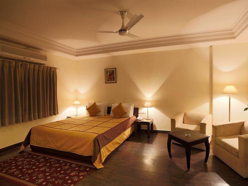 Hotel Waves, Delhi Airport Екстериор снимка