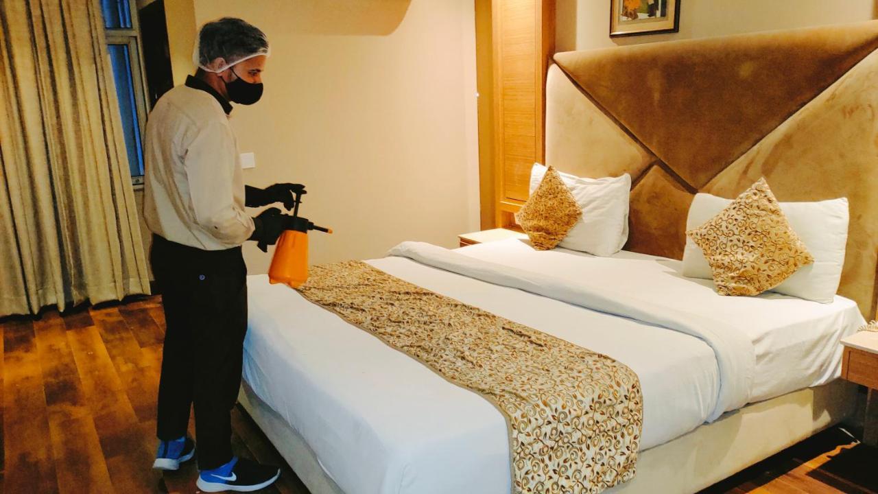 Hotel Waves, Delhi Airport Екстериор снимка