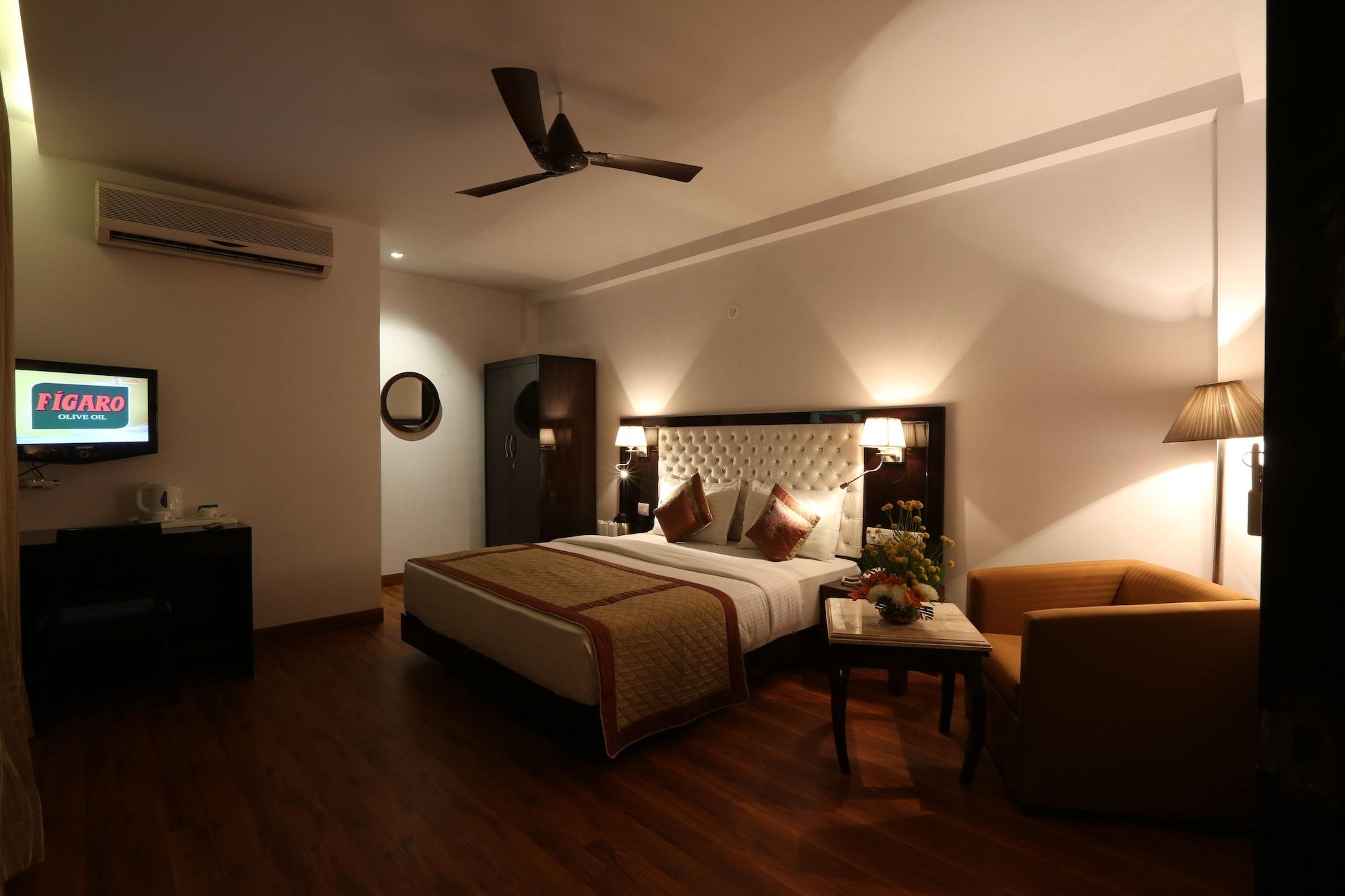 Hotel Waves, Delhi Airport Екстериор снимка