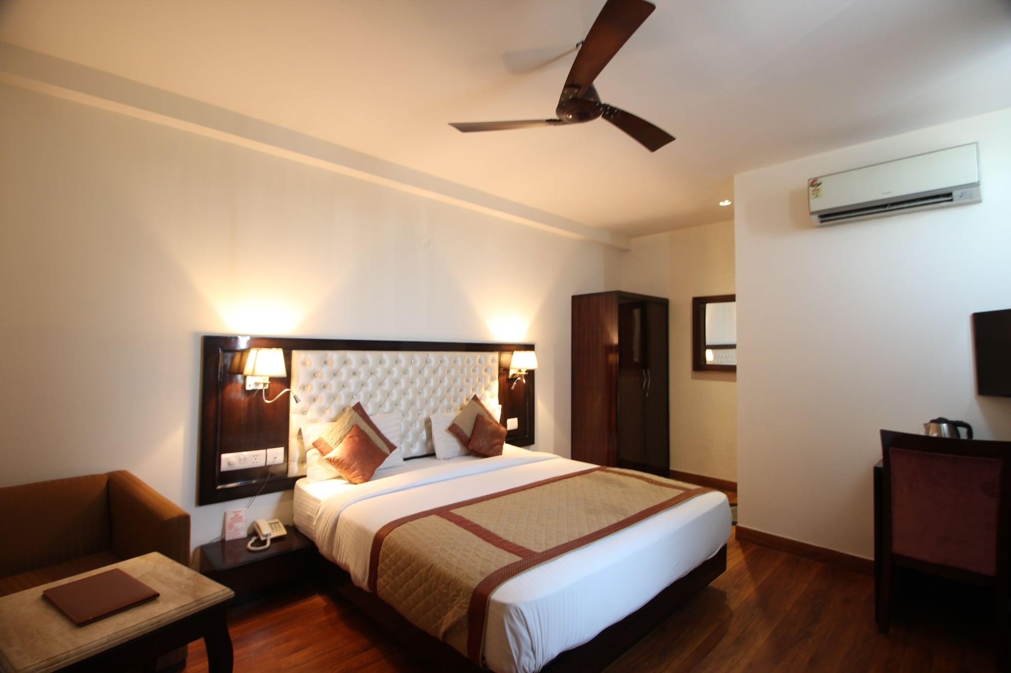 Hotel Waves, Delhi Airport Екстериор снимка