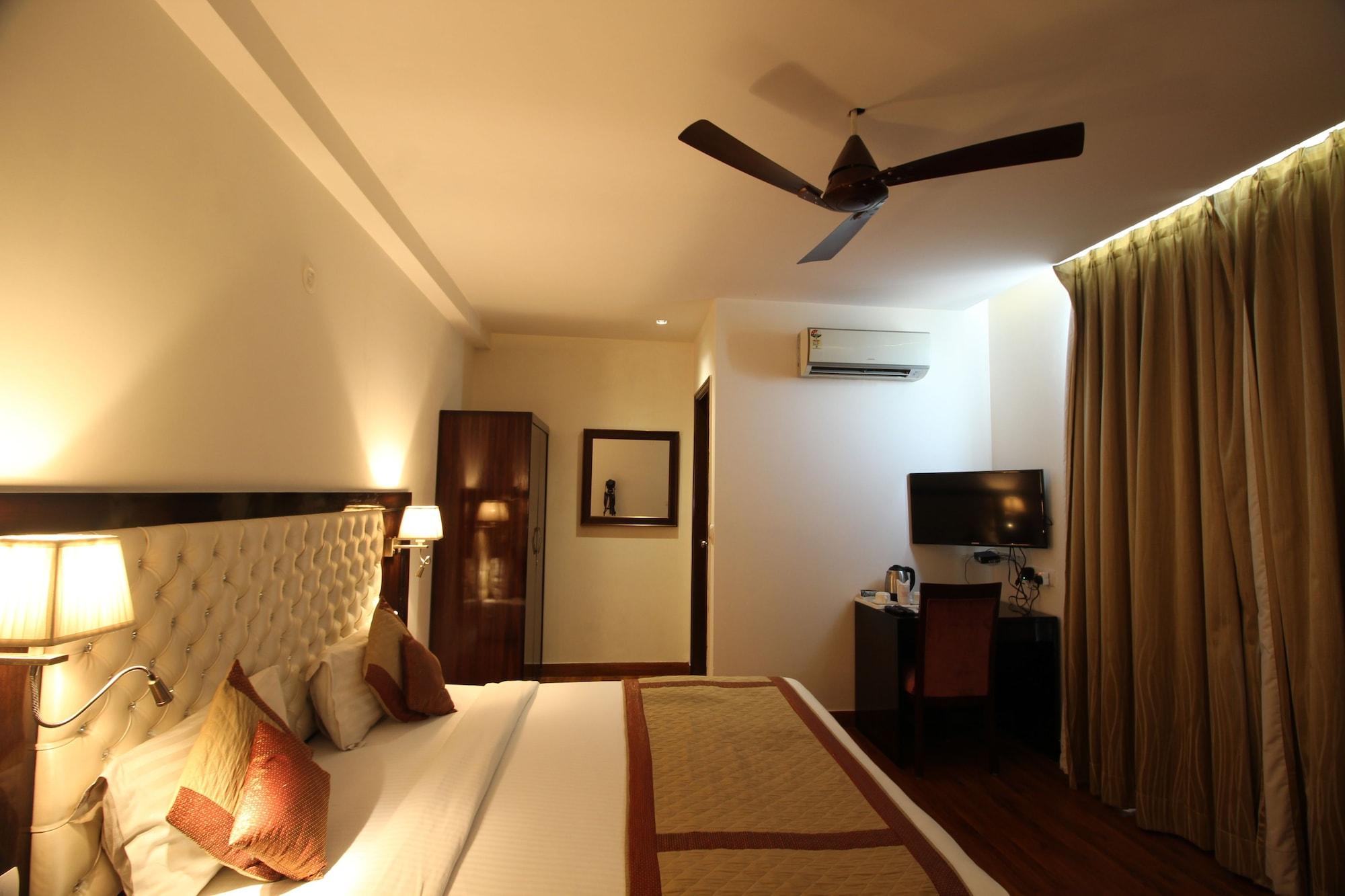 Hotel Waves, Delhi Airport Екстериор снимка