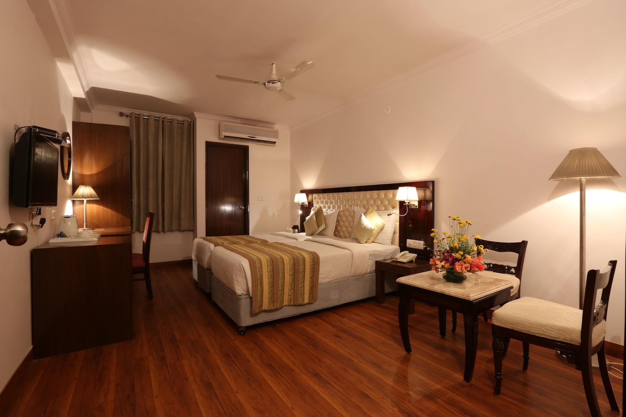 Hotel Waves, Delhi Airport Екстериор снимка
