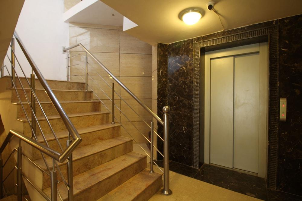 Hotel Waves, Delhi Airport Екстериор снимка