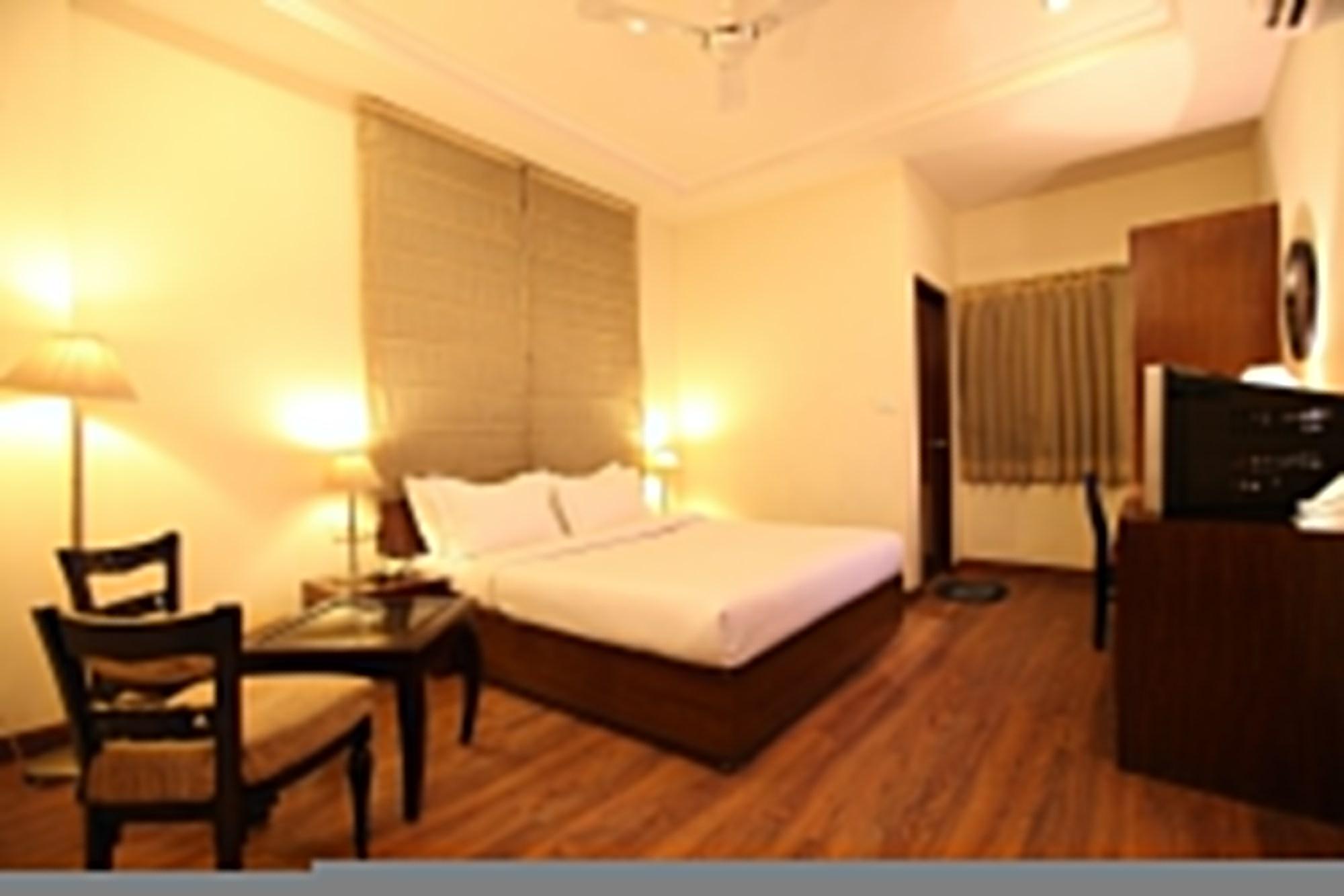 Hotel Waves, Delhi Airport Стая снимка