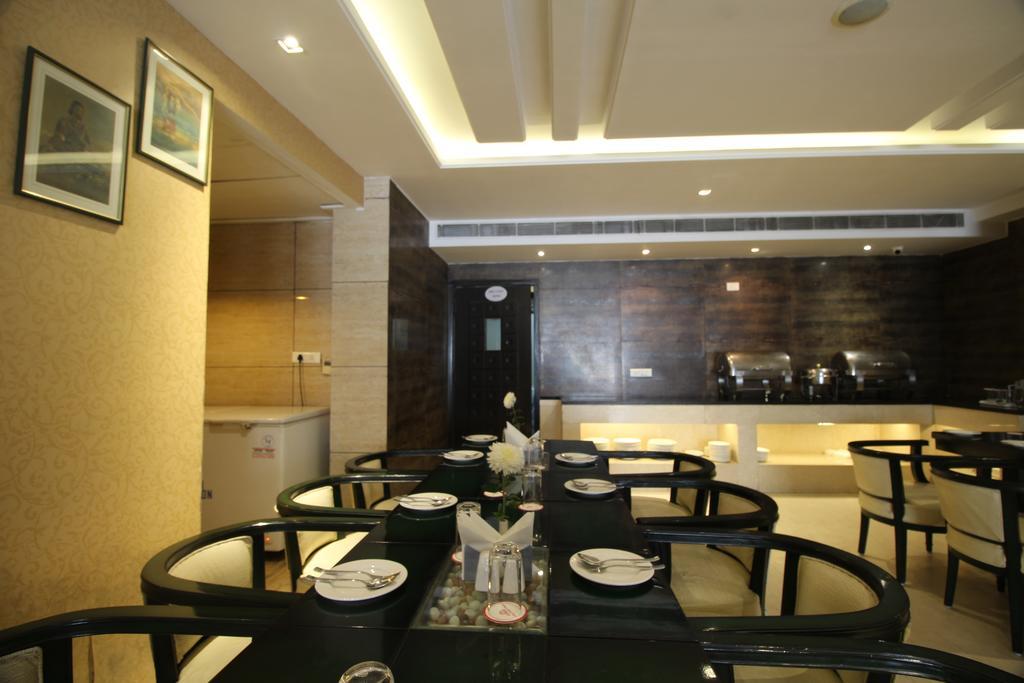 Hotel Waves, Delhi Airport Екстериор снимка