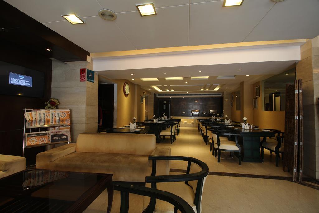 Hotel Waves, Delhi Airport Екстериор снимка
