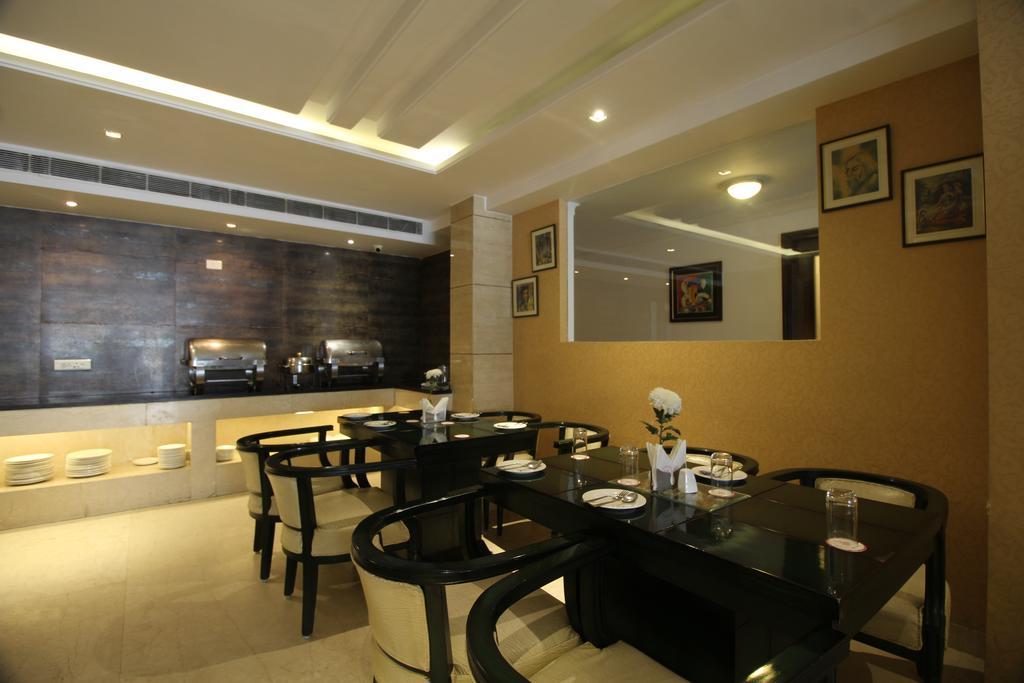Hotel Waves, Delhi Airport Екстериор снимка
