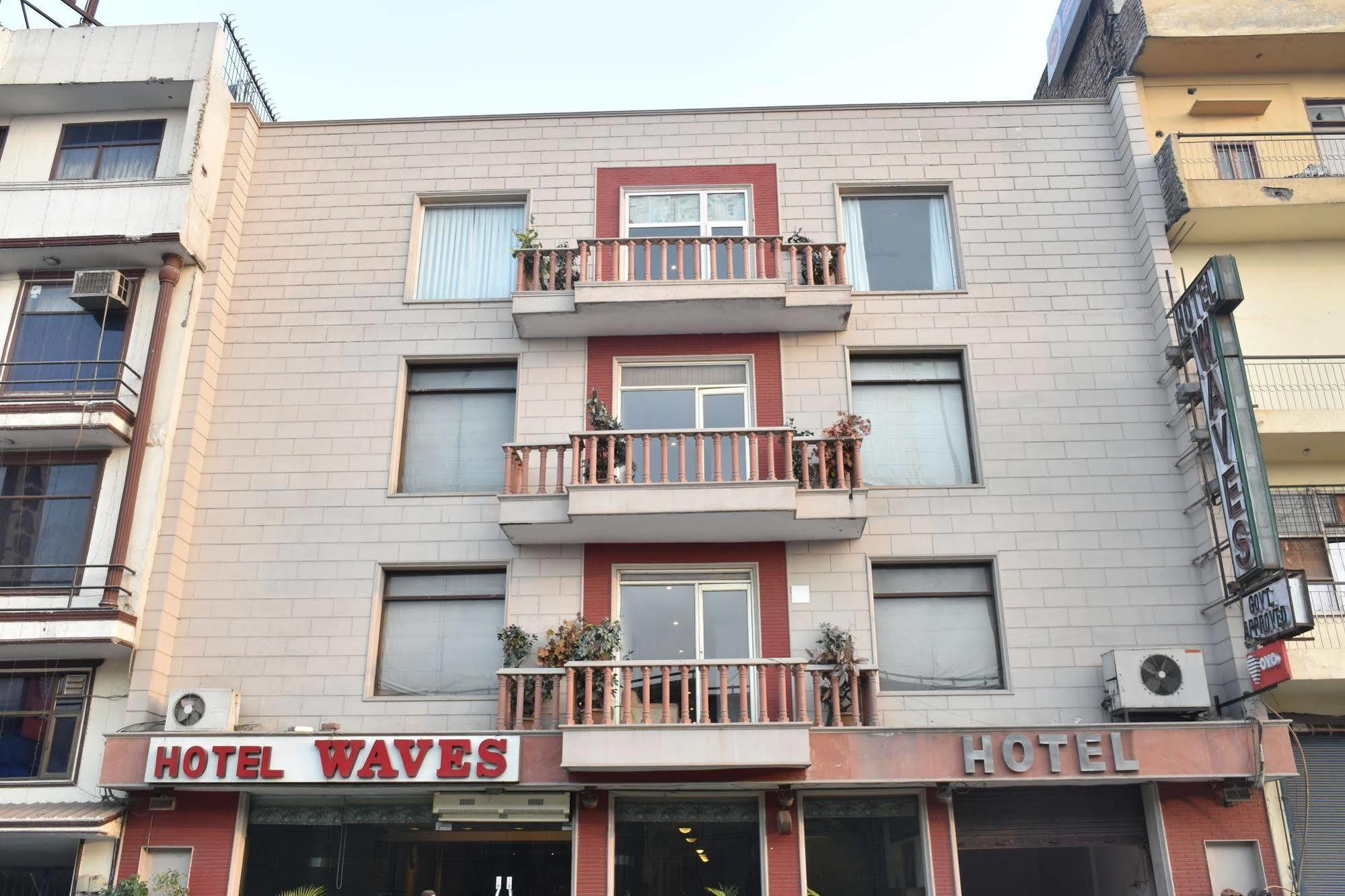 Hotel Waves, Delhi Airport Екстериор снимка