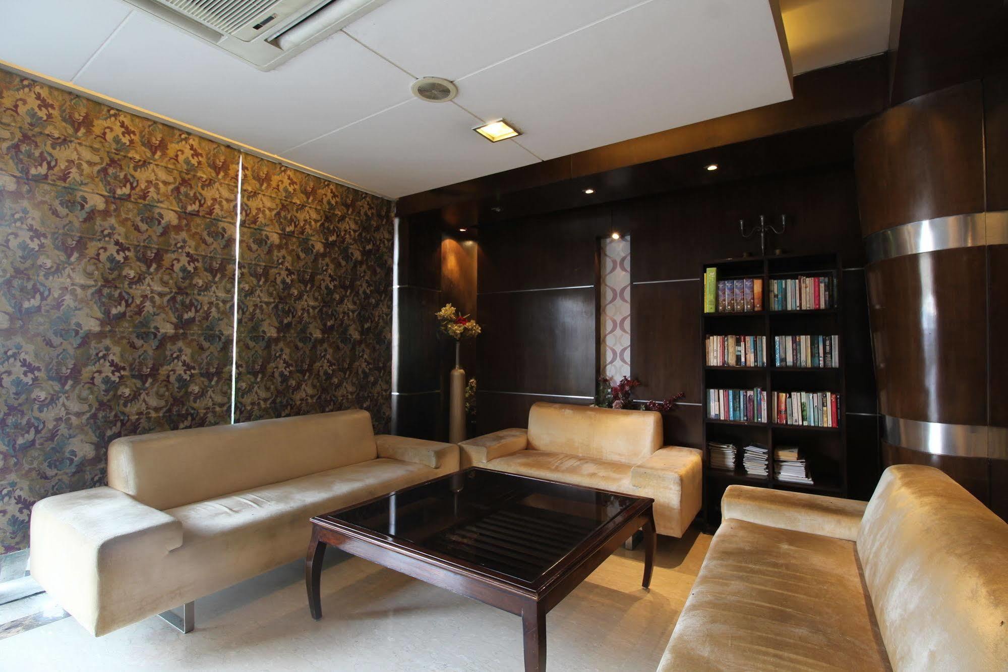 Hotel Waves, Delhi Airport Екстериор снимка