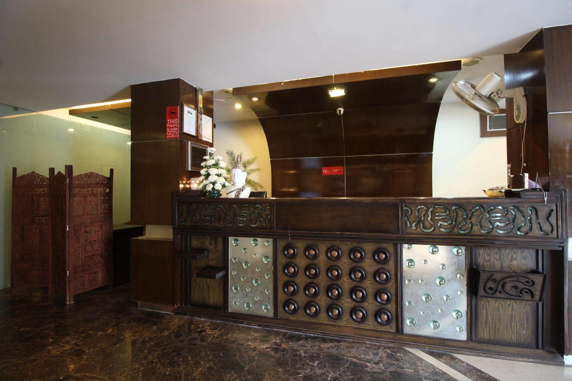 Hotel Waves, Delhi Airport Екстериор снимка