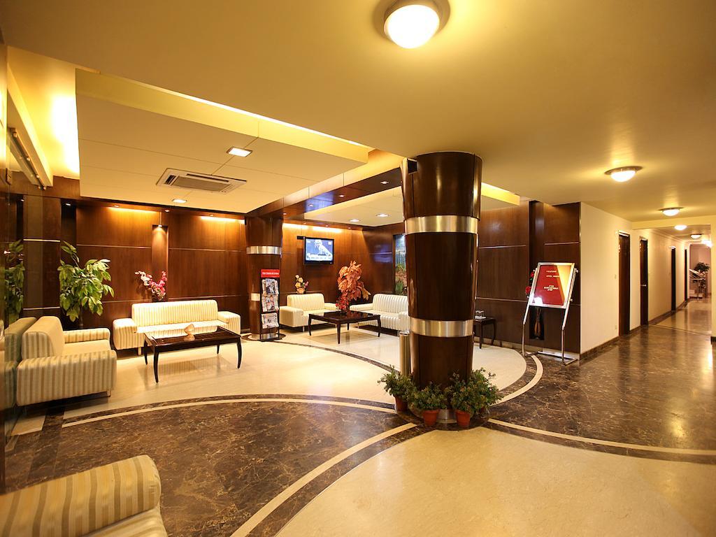 Hotel Waves, Delhi Airport Екстериор снимка