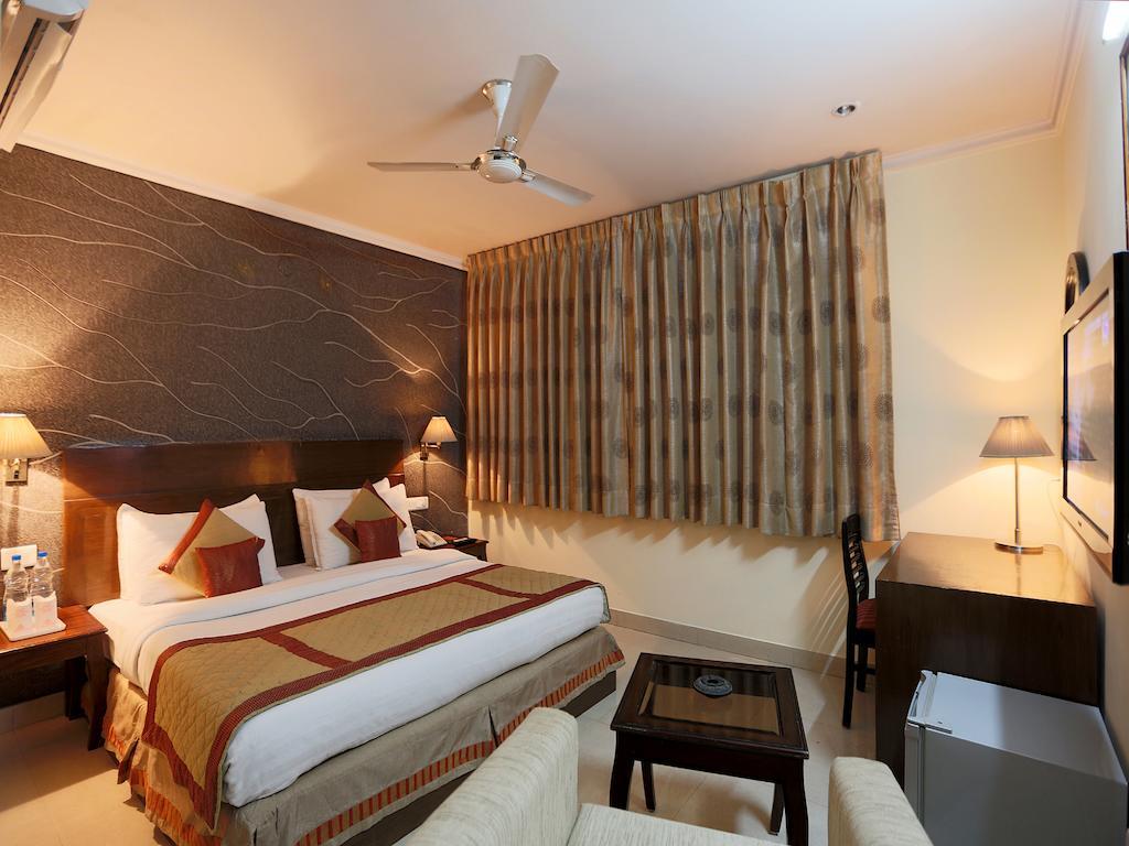 Hotel Waves, Delhi Airport Екстериор снимка