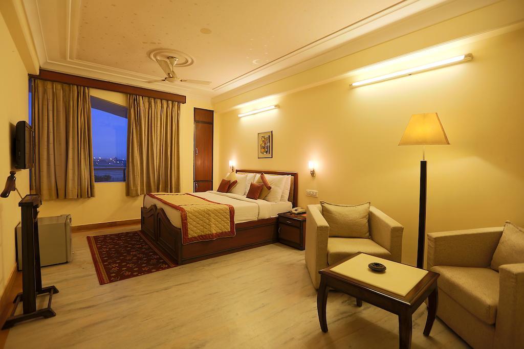 Hotel Waves, Delhi Airport Екстериор снимка
