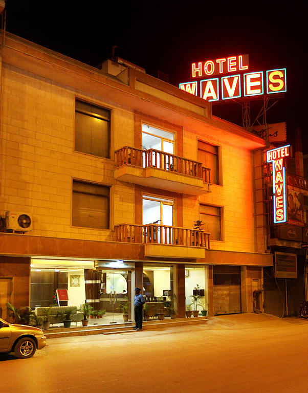 Hotel Waves, Delhi Airport Екстериор снимка