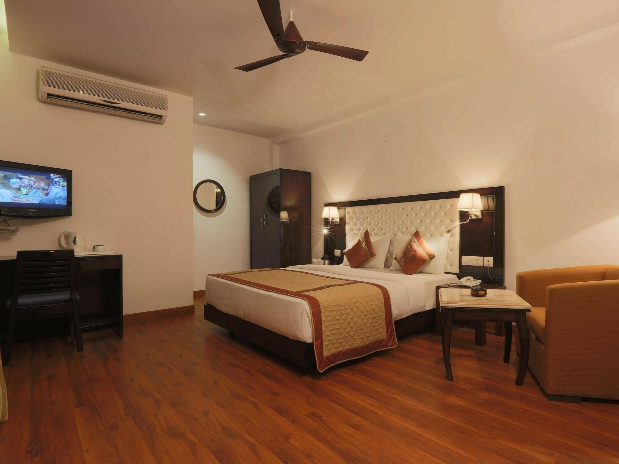 Hotel Waves, Delhi Airport Екстериор снимка